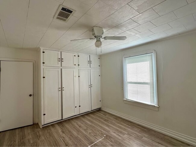 Building Photo - 648 Ave H