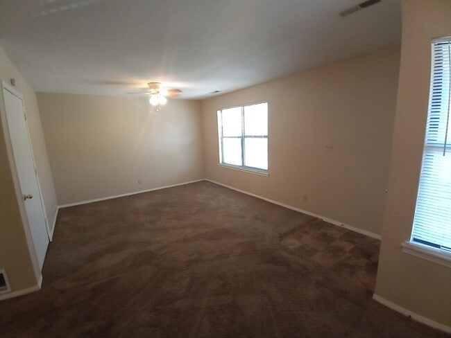 Building Photo - 950 Monterey Way