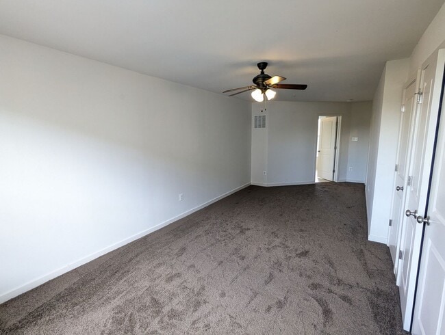Building Photo - Modern 4 level townhouse available for imm...