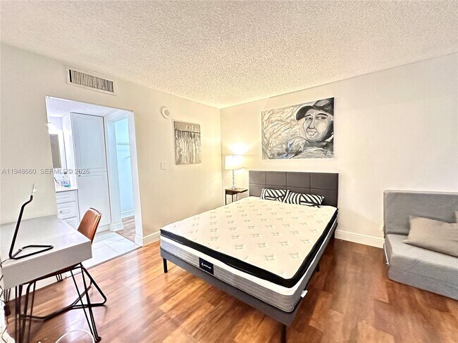 Building Photo - 17011 N Bay Rd