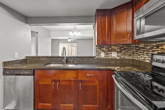 Building Photo - 3851 Chimney Creek Dr