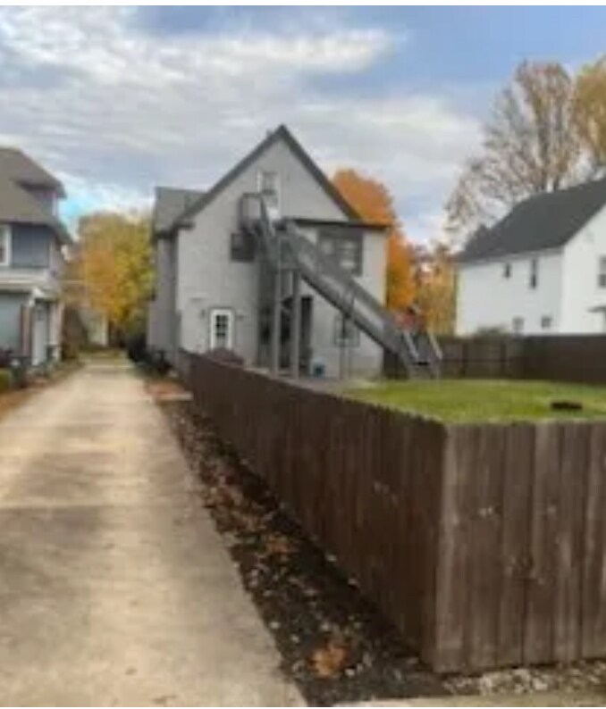 Back entrance to drive off alley - 276 Merriman Rd