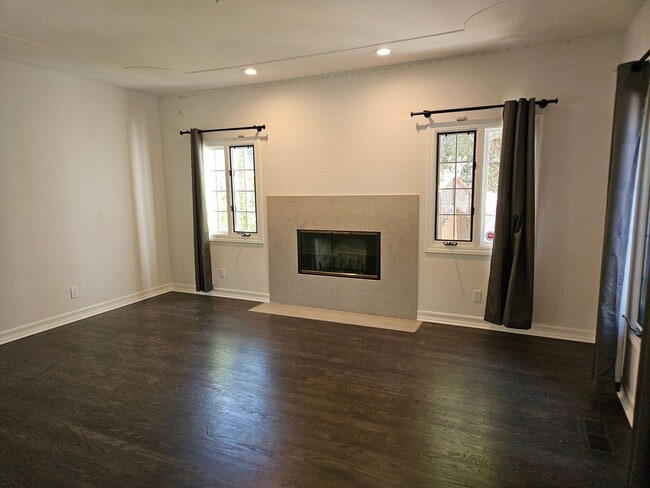 Building Photo - Stunning 4 Bed 3 Bath Naglee Park Home Nes...