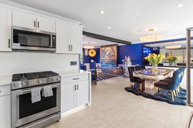 Building Photo - 8543 E Valley Vista Dr