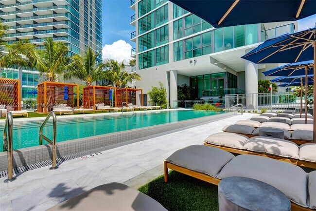 Building Photo - 3131 NE 7th Ave