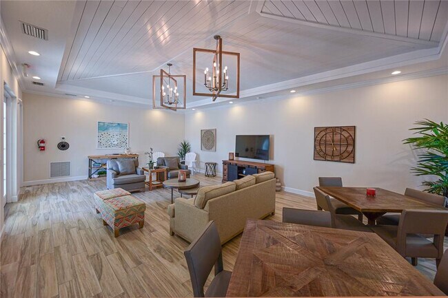 Building Photo - 8013 Clearwater Ct