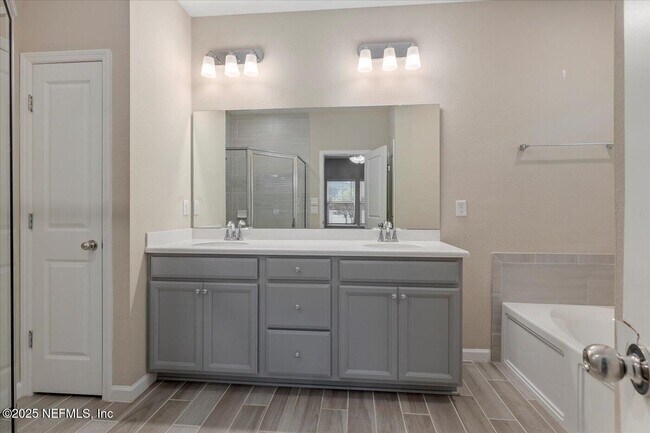 Building Photo - 1719 Amberly Dr