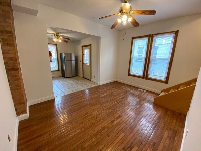 Building Photo - Highland 1557-1559 1557HSLLC