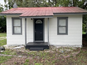 Building Photo - 10005 N Arden Ave
