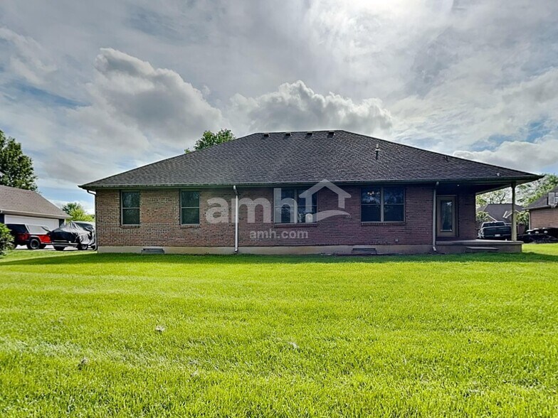Building Photo - 59 Megan Ln