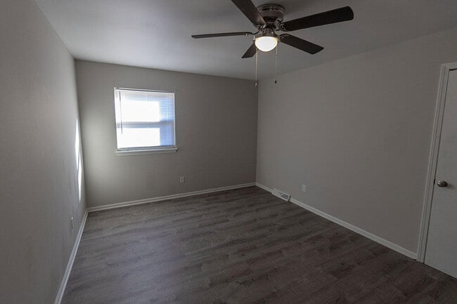Building Photo - 7216 N Moberly Dr