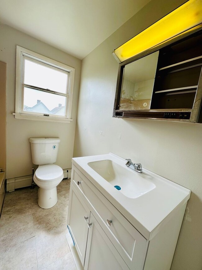 Building Photo - 1115 Karl Ave