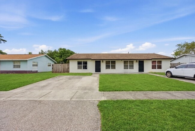 Building Photo - 3847 Roan Ct E
