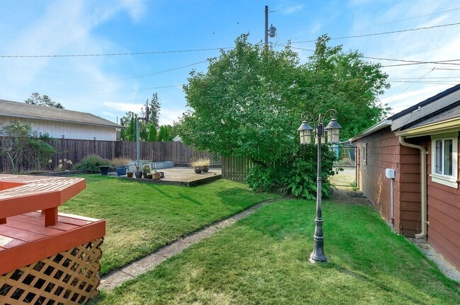 Building Photo - North End Tacoma Three Bed Craftsman