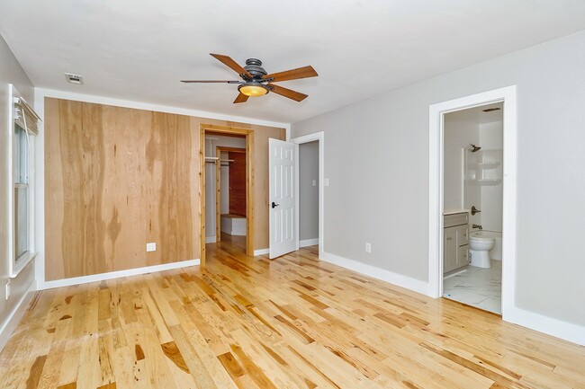 Building Photo - 2129 Agecroft Rd