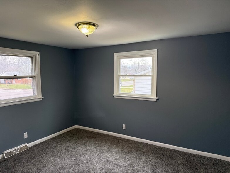 Building Photo - 806 S 16th St