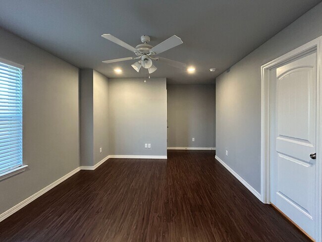 Building Photo - New residents can save $250 on their first month's rent with our move-in special! ?