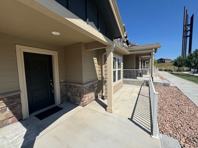 Building Photo - Newer and Spacious 3 Bedroom Townhome