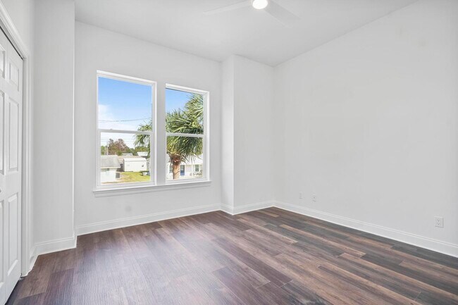 Building Photo - 21811 Palm Ave
