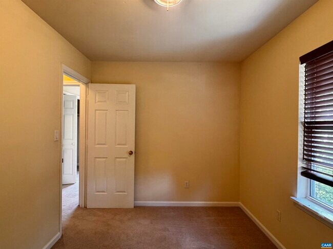 Building Photo - 4644 Briarwood Dr