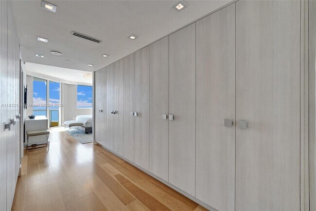 Building Photo - 17875 Collins Ave