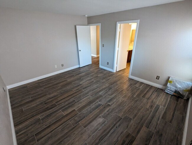 Building Photo - 4917 Hostetler Ave