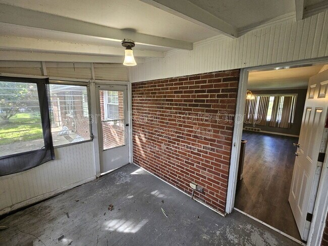 Building Photo - 1130 Forest Home Dr