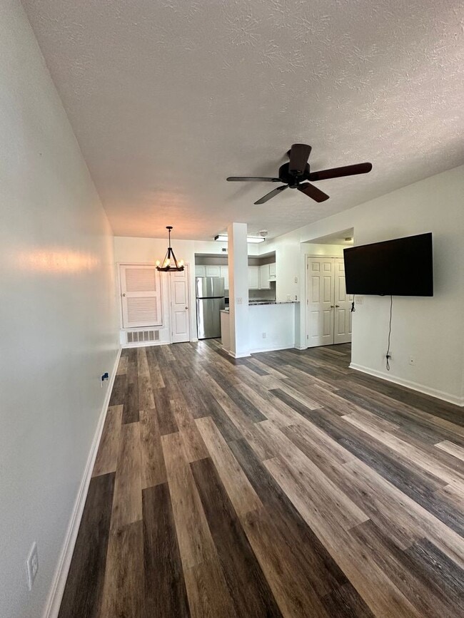 Building Photo - 2BR/2BA Updated Condo in Prospect Glen Vil...