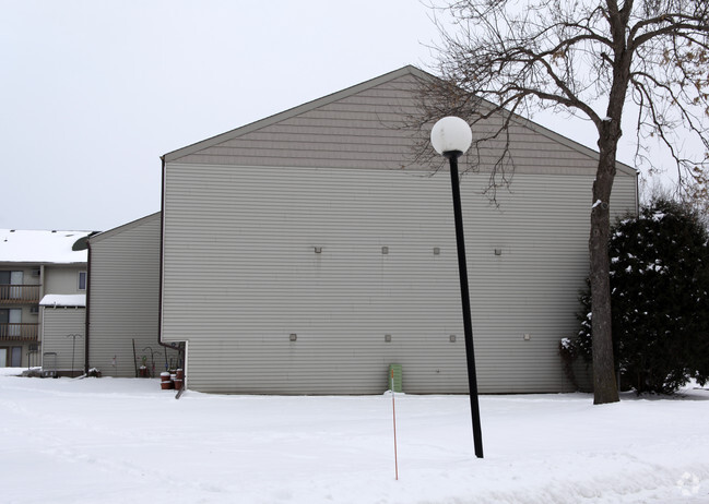 Building Photo - Rock Meadows