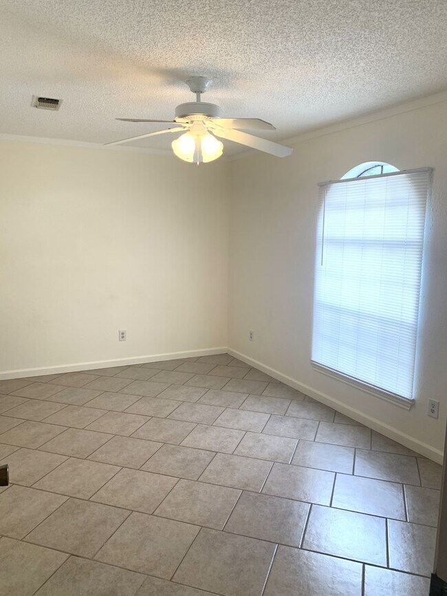 Building Photo - 2808 Persimmon Dr