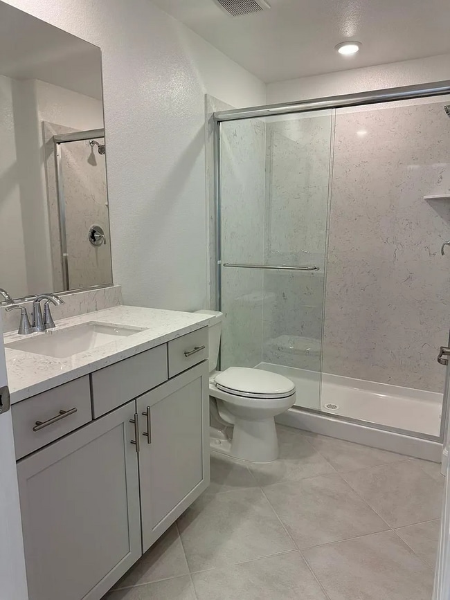 Building Photo - Next-Gen Unit(1 bedroom/ 1 bathroom) in Br...