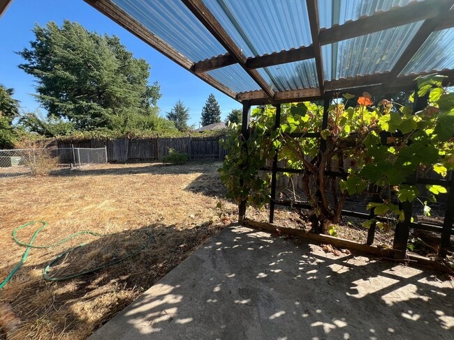 Building Photo - Newly renovated three bedroom home | Available Mid April