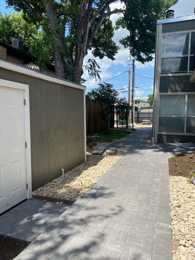 Building Photo - 4020 Rawlins St