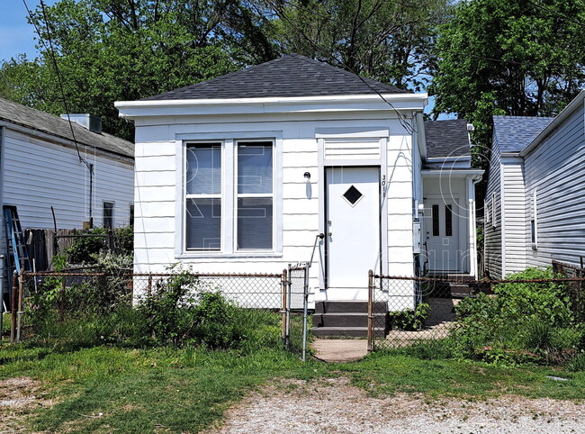 Primary Photo - 3011 Rowan St