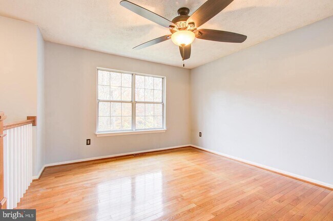 Building Photo - 351 Skyview Dr