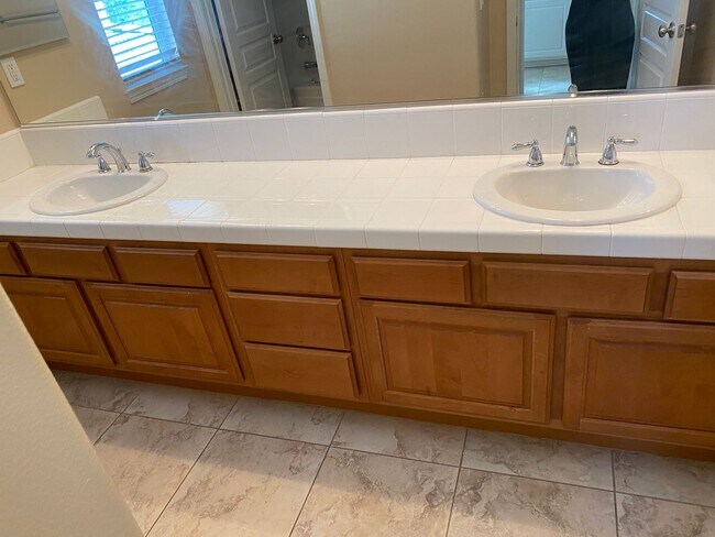 Building Photo - Beautiful Home located in Wolf Creek