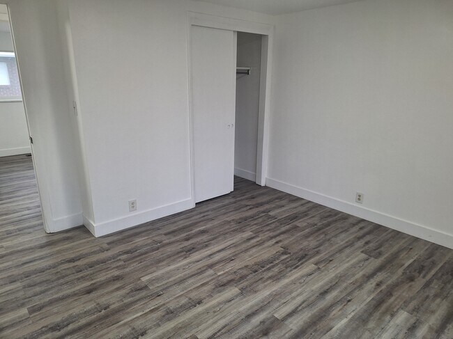 Building Photo - Roy 4-plex 2002