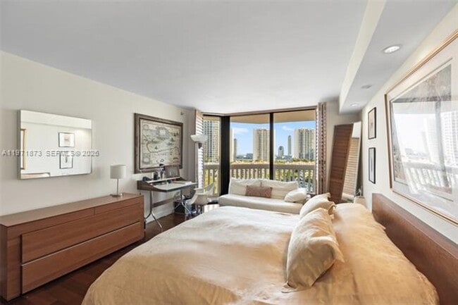 Building Photo - 1000 W Island Blvd