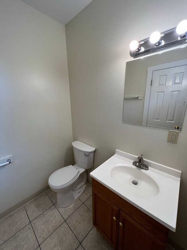 Building Photo - 284-286 E. 14th Ave.