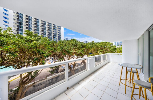 Building Photo - 1717 N Bayshore Dr