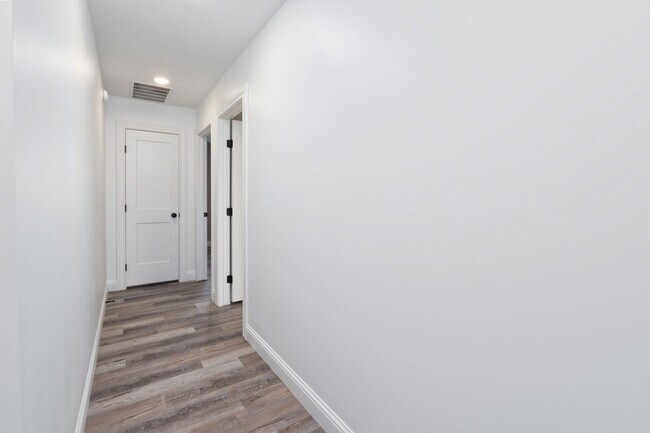 Building Photo - 2 YEAR OLD DUPLEX NEAR ACU!