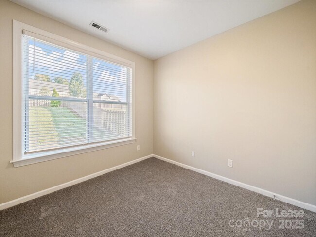 Building Photo - 10205 Falling Leaf Dr NW