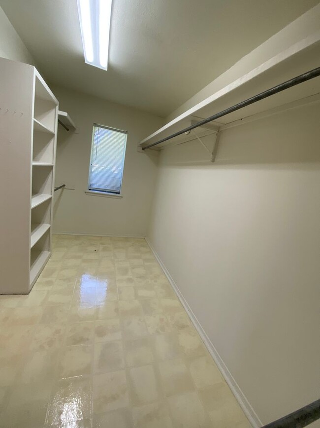 Building Photo - Big and Spacious Four Bedroom Home on the ...