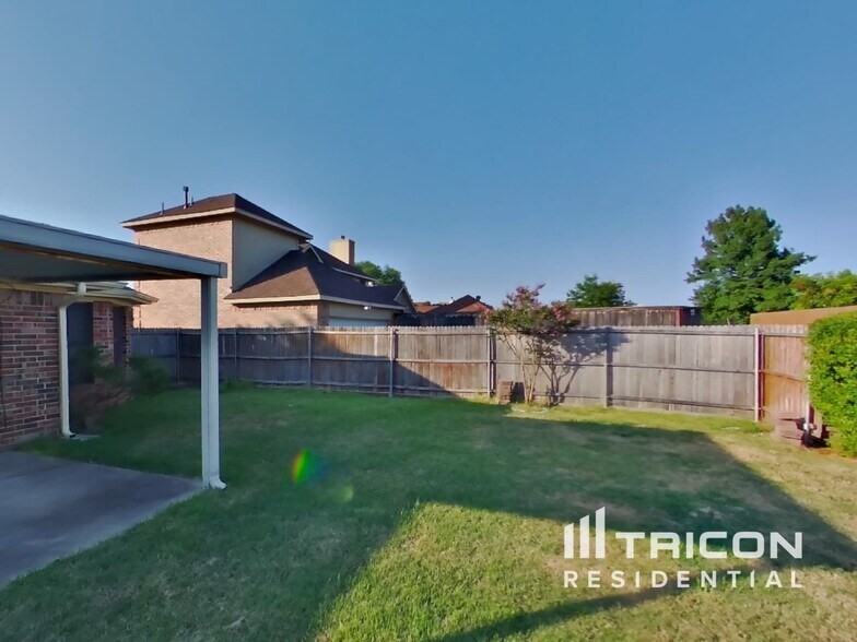 Building Photo - 1624 Bent Brook Dr