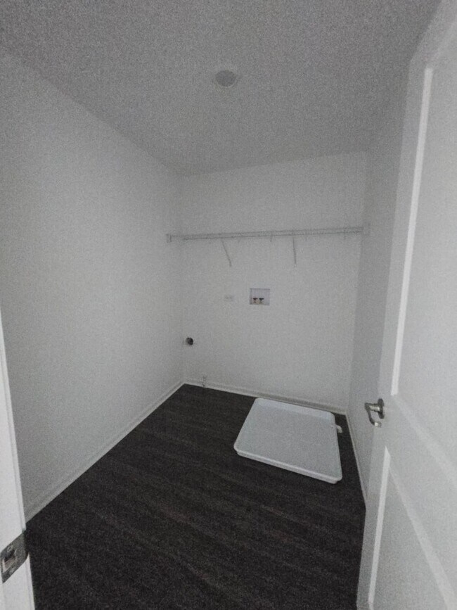 Building Photo - 348 Danforth Dr