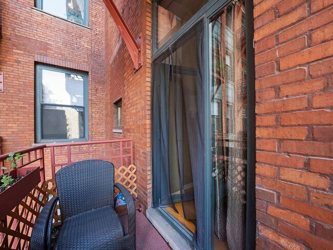 Building Photo - 208 W Washington St