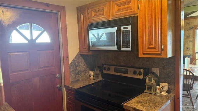 Building Photo - 8504 Lago Vista Dr