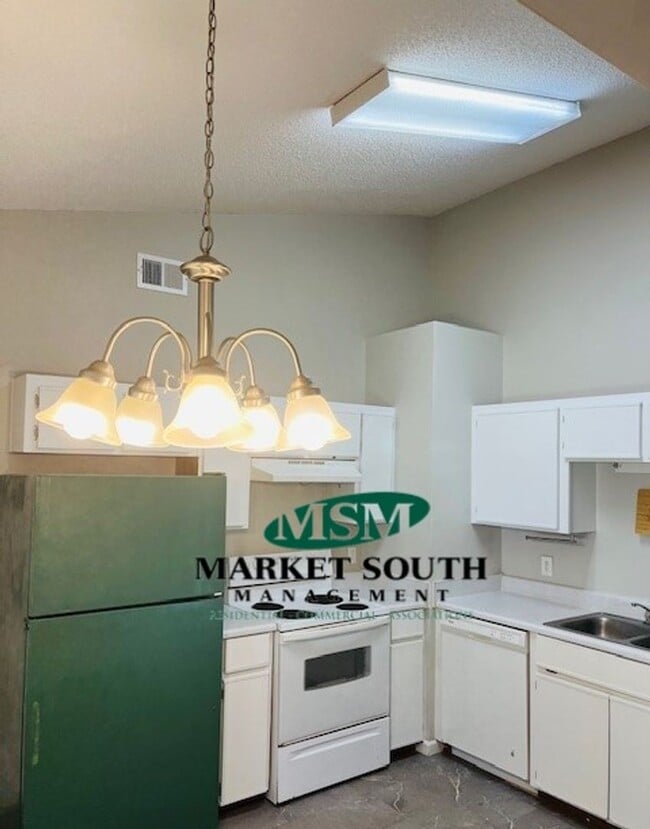 Building Photo - 3 Bedroom Beauty in Laurelwood Plantation- SPECIAL OFFER!!!