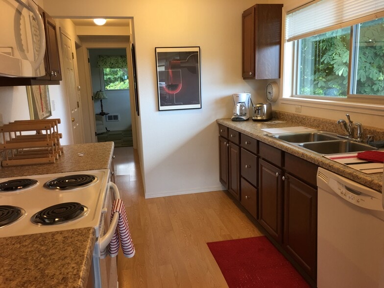 Kitchen - 820 Walnut St