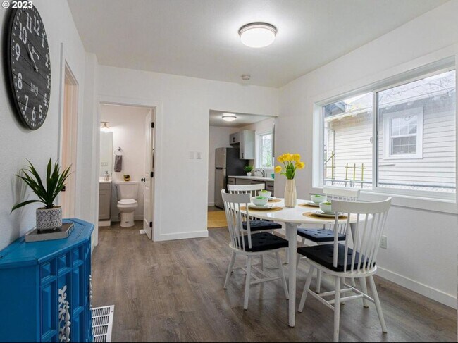 Building Photo - 212 N Blandena St